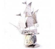 Кораблик на минеральном камне "Флагманский корабль"