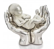 Статуэтка "Младенец в руках"